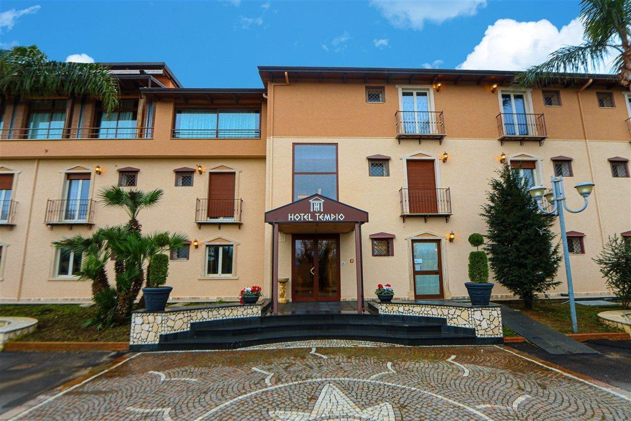 Hotel Tempio Лаго Патрия Екстериор снимка