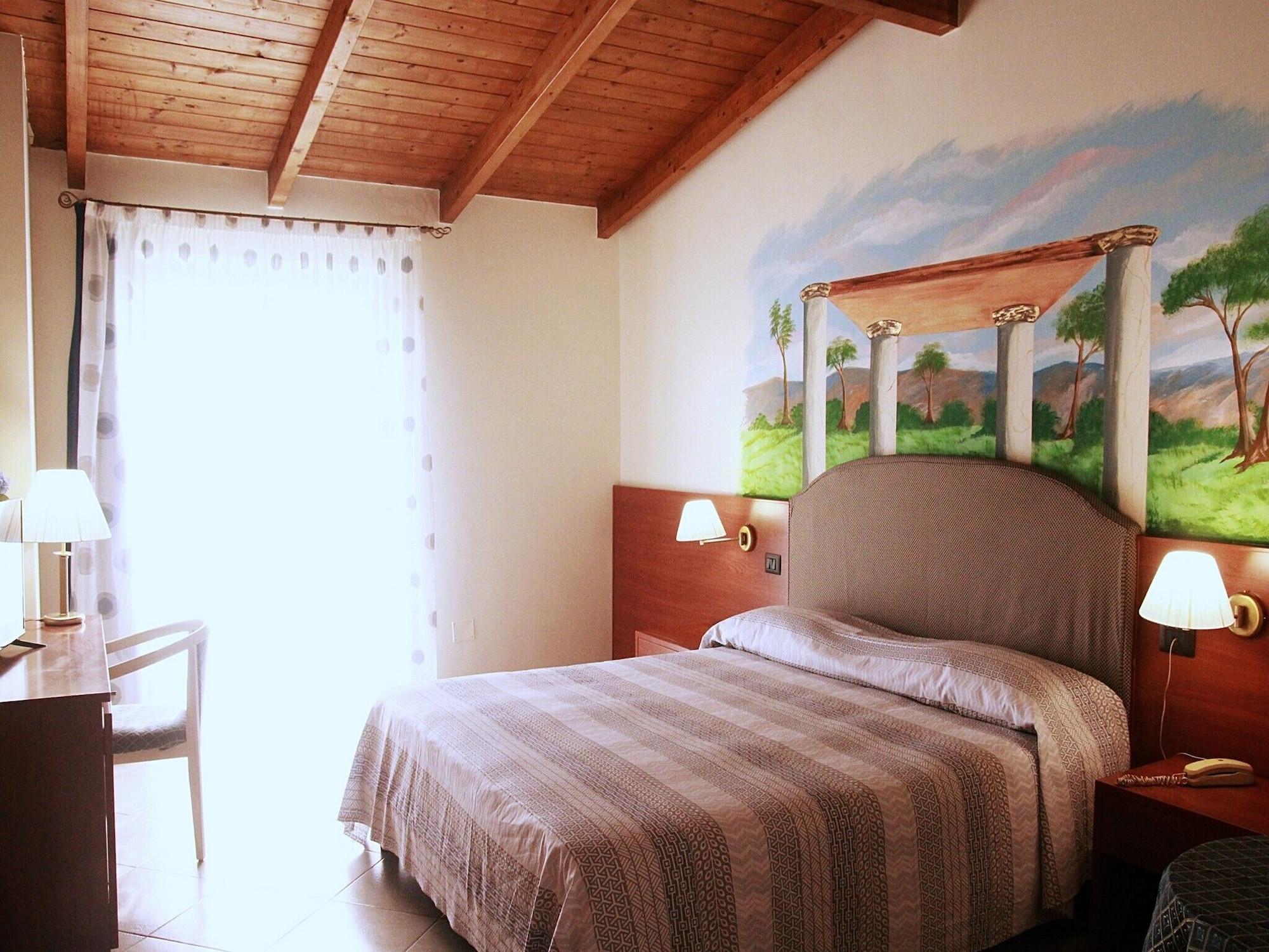 Hotel Tempio Лаго Патрия Екстериор снимка