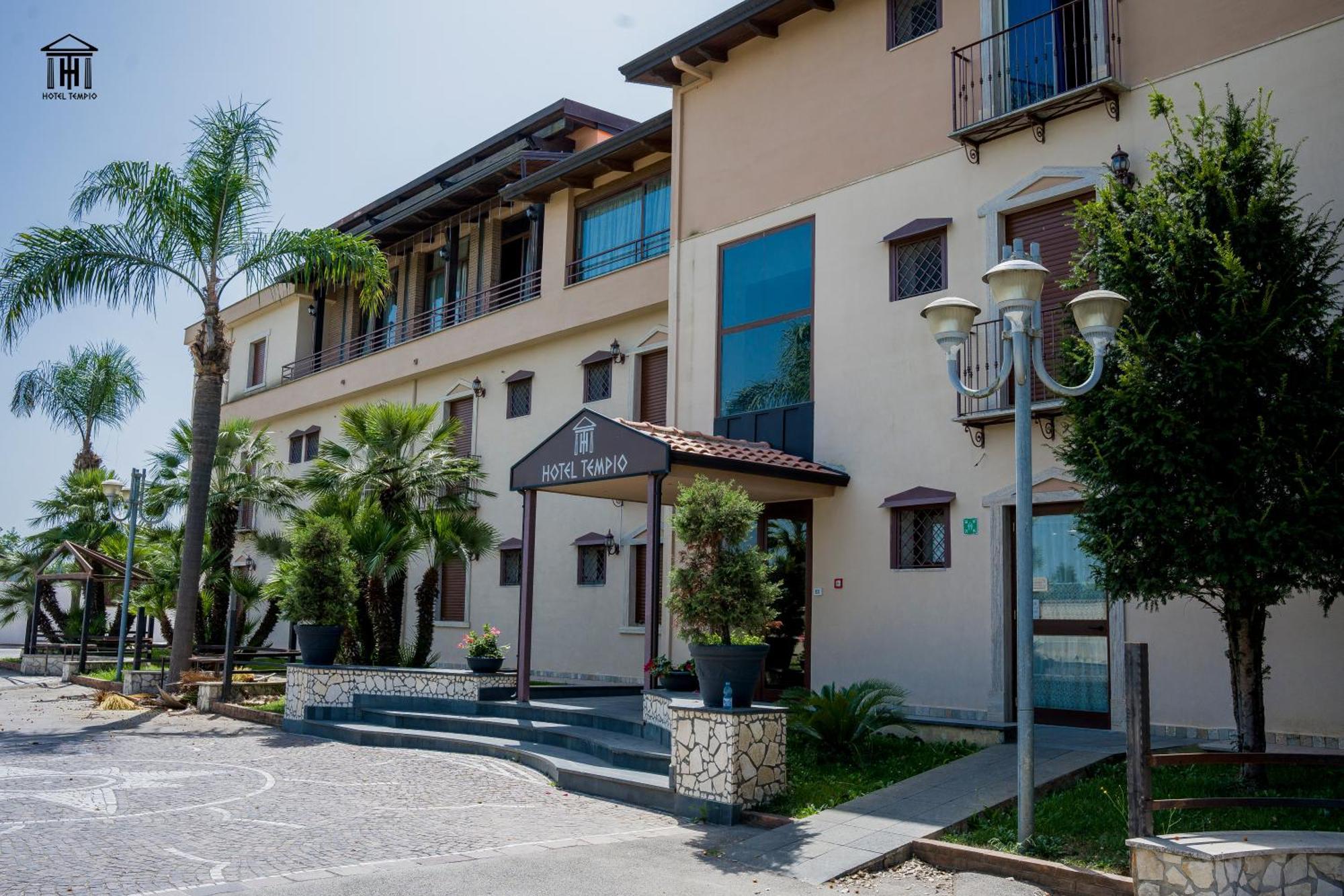 Hotel Tempio Лаго Патрия Екстериор снимка