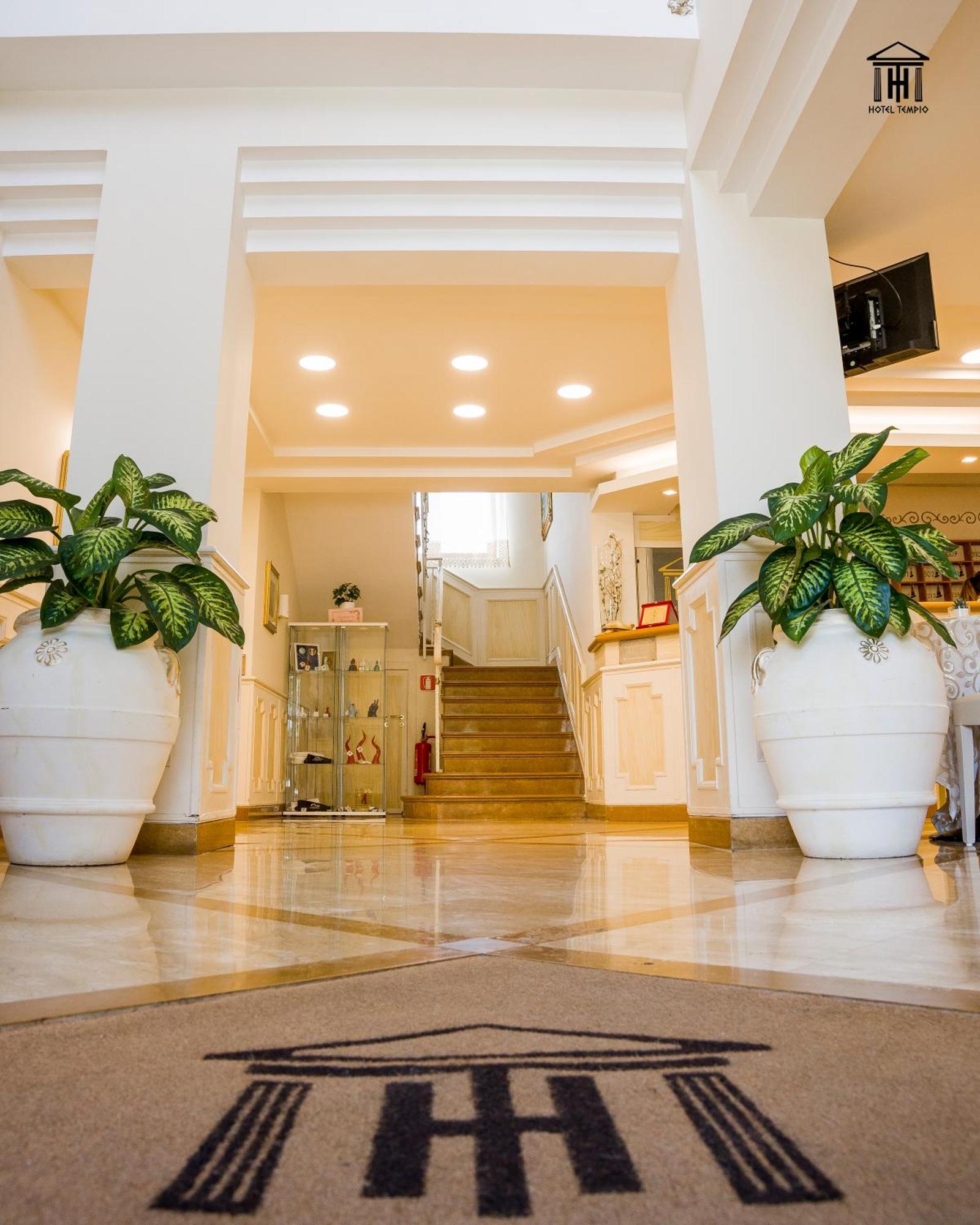 Hotel Tempio Лаго Патрия Екстериор снимка