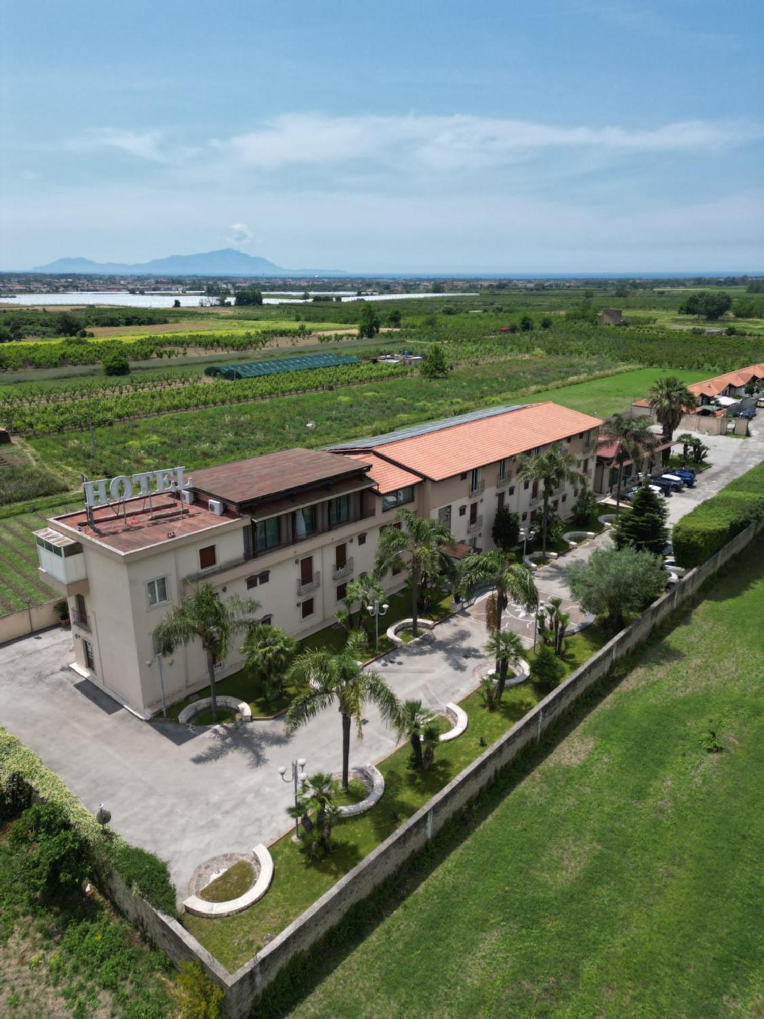 Hotel Tempio Лаго Патрия Екстериор снимка