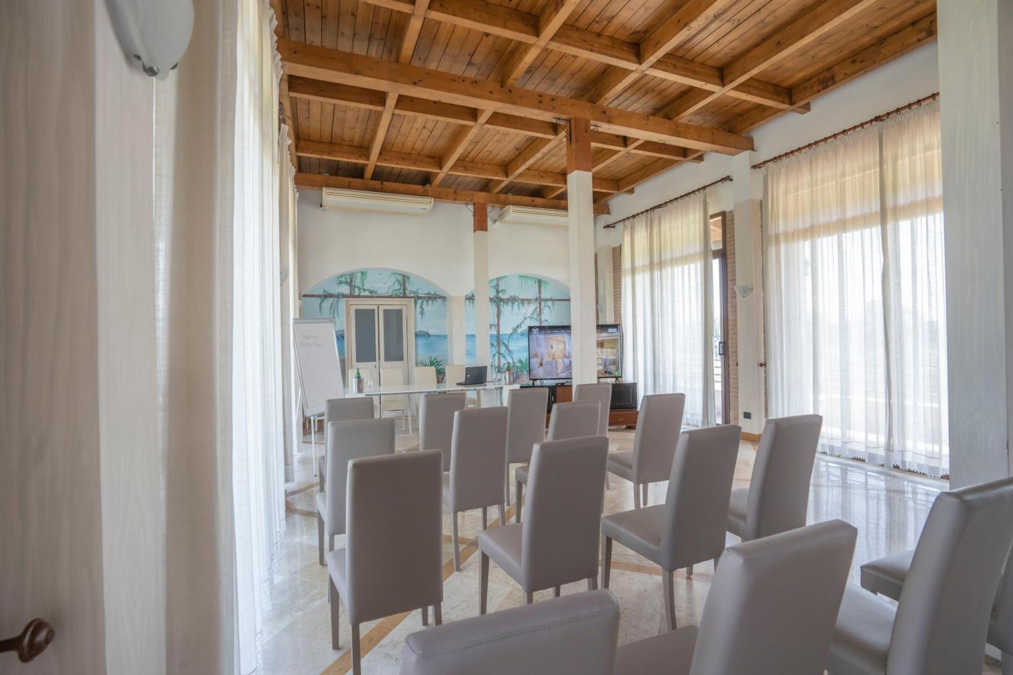 Hotel Tempio Лаго Патрия Екстериор снимка
